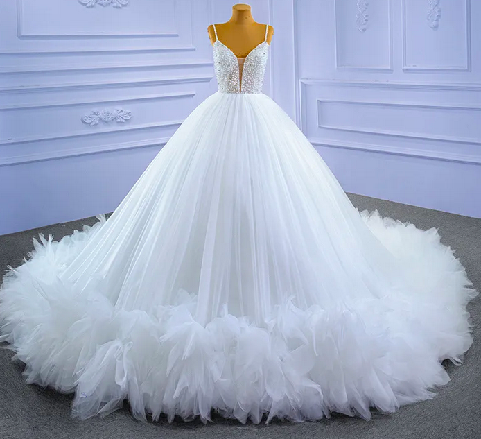 Luxury Princess Wedding Dress 2023 Sweetheart Straps Crystal Pearls Tulle Bridal Formal Gown Arabic Custom Made Vestidos Noiva Robe De Mariage