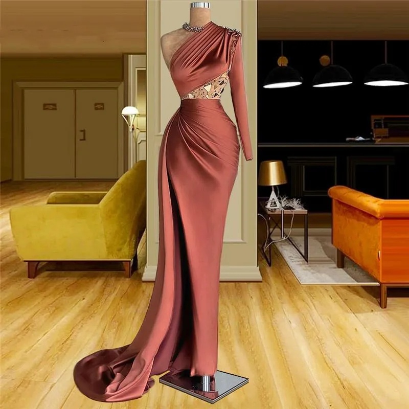 green emerald velvet dress Burgundy Ball Gown Arabic Dubai Prom Dresses With Lace Appliques TBP02 –  TANYA BRIDAL main image 1